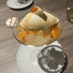 ラチュレ - トップに飾られた蕗＆蕗のジェラート＆柑橘系3種（底はプリン）
