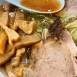 中華そば土屋商店 - 塩味、旨味の効いた清湯スープ