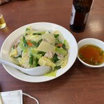 栄福 - 中華丼(900円)