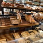 ブリアン - 1F  ベーカリー　サンドイッチもかなり品数が少なくなっていました。