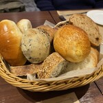 ブリアン 北山本店 - パン　おかわり自由です。バケットやドライフルーツの入ったパンなど数種類ありました。