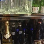 Oshokujidokoro Toki - 席から隣はお酒で美味しそうだ