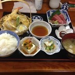 御食事処 朱鷺 - 海老と野菜のてんぷら　まぐろ膳￥１２９６