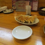 恵比朱 - 後から入ったサラリーグループのからあげを揚げる音が響いてます