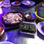 韓国 屋台式居酒屋 クニャンポチャ - サムギョプサル。
