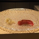 北新地 すし通 - お寿司はティファニーのお皿で提供