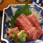 御食事処 朱鷺 - まぐろも脂が乗って旨い
