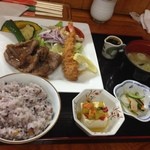 御食事処 朱鷺 - 赤城牛の焼きしゃぶエビフライサラダ添えと十六穀米