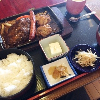 庄楽 - 料理写真:ミックスグリル定食（９７０円）