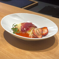 TOKi - 手延べそうめんのようなパスタ、いちごソースに古都華のいちご焼き、ハム