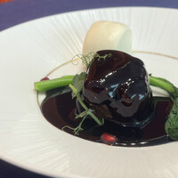 赤坂 桃の木 - 黒酢の酢豚に蒸しパン