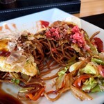 GOHAN-YA あたしんち - オム焼きそば断面