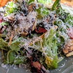 ベジバル チバットリア - 新鮮葉物野菜の上にグリルしたブロッコリー、しいたけ、パプリカ、サツマイモ、カブ、めずらしいロマネスコも✨チーズもたっぷりかかってます(*´ω｀*)♡