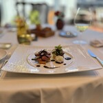 ナベノ-イズム - Les Huitre KANAWA 広島県かなわ水産蠣のコンフィとヴァージンオイスター 千住ねぎ市場直送江戸東京伝統野菜『千寿葱』のエチュベと青森県産『ふじ』のマリネ フランス産黒トリュフをエスコート（ヴィネグレット・オイル・ジュリエンヌ） 海藻のプール・サレ・レジェール