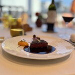 ナベノ-イズム - Le Filet de Boeuf 北海道産牛フィレ肉 人参のピュレと魚沼産大黒舞茸『真』ケシの実をまとった素揚げ ソースヴァン・ルージュミロワール『江戸前ハープ』のマイクロハープサラダを添えて