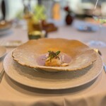 ナベノ-イズム - L‘Amadai シェフ渡辺の冬のスペシャリテ 山口県萩直送釣り甘鯛鱗付きで香ばしく焼き、 百合根と島根県産多田錦柚子の香る ナージュ・ソース