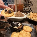 煮込みと鮮魚 酒場セカンド - クリームチーズとお味噌の相性抜群