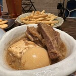 煮込みと鮮魚 酒場セカンド - 大きな寸胴で煮込まれてた 牛煮込み