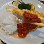 キッチン ブルー グローブ - タップリとトマトソースを添えて