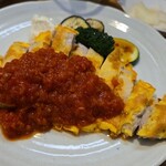 キッチン ブルー グローブ - 反対側から、刻み野菜のトマトソースはタップリ