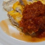 キッチン ブルー グローブ - 肉汁とトマトソース汁かな