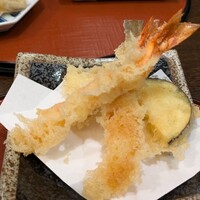 天ぷらふく西 禅と匠 - 天ぷらと刺身セット3500円の天ぷら（海老、キス、ナス）