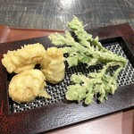 つる亀庵 - ふぐと春菊の天ぷら