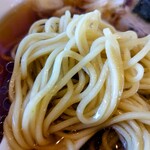 ヤンセン - 麺はスルスルなストレート麺！汁絡み良いです。