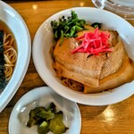 ヤンセン - ミニチャーシュー丼。シアワセな旨さ！