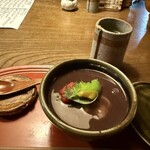 九つ井 - 蕎麦ぜんざい　大きな蕎麦がきと、赤いのは梅干し　美味しい