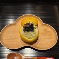 すし昇 - すりおろした海老芋をベースにしたスフレ風柚釜茶碗蒸し、ずわい蟹、スターレットキャビア