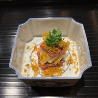 すし昇 - 牛ヒレ刺し、尾鷲のカラスミパウダー、うるいの酢味噌和え、木の芽