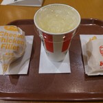 ケンタッキーフライドチキン - ドリンク写真:チーズチキンフィレバーガーセット(880円)