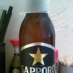 関内もつ肉店 - 2014年6月：キンキンのグラスを被った大瓶