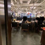 中国茶房8 - エレベーターの扉が開くと直ぐに店内直結。