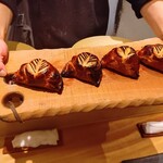 銀座 大石 - フォアグラとトリュフのパイ包　焼き上がり　カット前