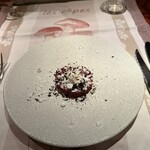 ラ シャッス - 1皿目
      北海道占冠のヒグマのラルドを練り込んだブータンテリーヌ