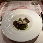 ラ シャッス - 3皿目
      日本キジ股肉の赤ワイン煮込み、胸肉のクネルのアンサンブル。