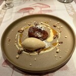 ラ シャッス - 5皿目
      和栗の渋皮煮とくるみの温かいファーブルトン