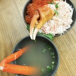 築地かに祭り - カニいくらドンとカニ汁