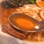 麺匠 四神伝 - スープは和風らしいアッサリ味。