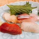 omakase ひなた - 上がほっき貝のヒモ･左側がほっき貝･右側がぶり･左下がまぐろ･右下が鯛