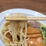 麺庵 利休 - 麺は、かなり硬めの茹で上げ。まだ麺が目覚めきっていない感じがしたのは肝の香りが強いからだろうか