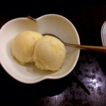 コチン ニヴァース - マンゴーとココナッツのアイス（500円）。