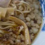 尾道ラーメン 宝竜 - ６）背油ぷかぷか