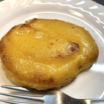 ゴメンネJIRO - 白身魚のウニソース焼き　480円　パイ生地の上に白身魚