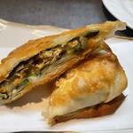 ゴメンネJIRO - ホタテの包み焼き　480円　大葉とホタテがころっと入ってます