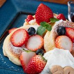 みつばちcoffee - 季節のフルーツパンケーキ