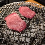 ホルモン青木 - 牛タン焼き中