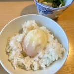 銀婚湯 - 朝食、温泉玉子を乗せて。